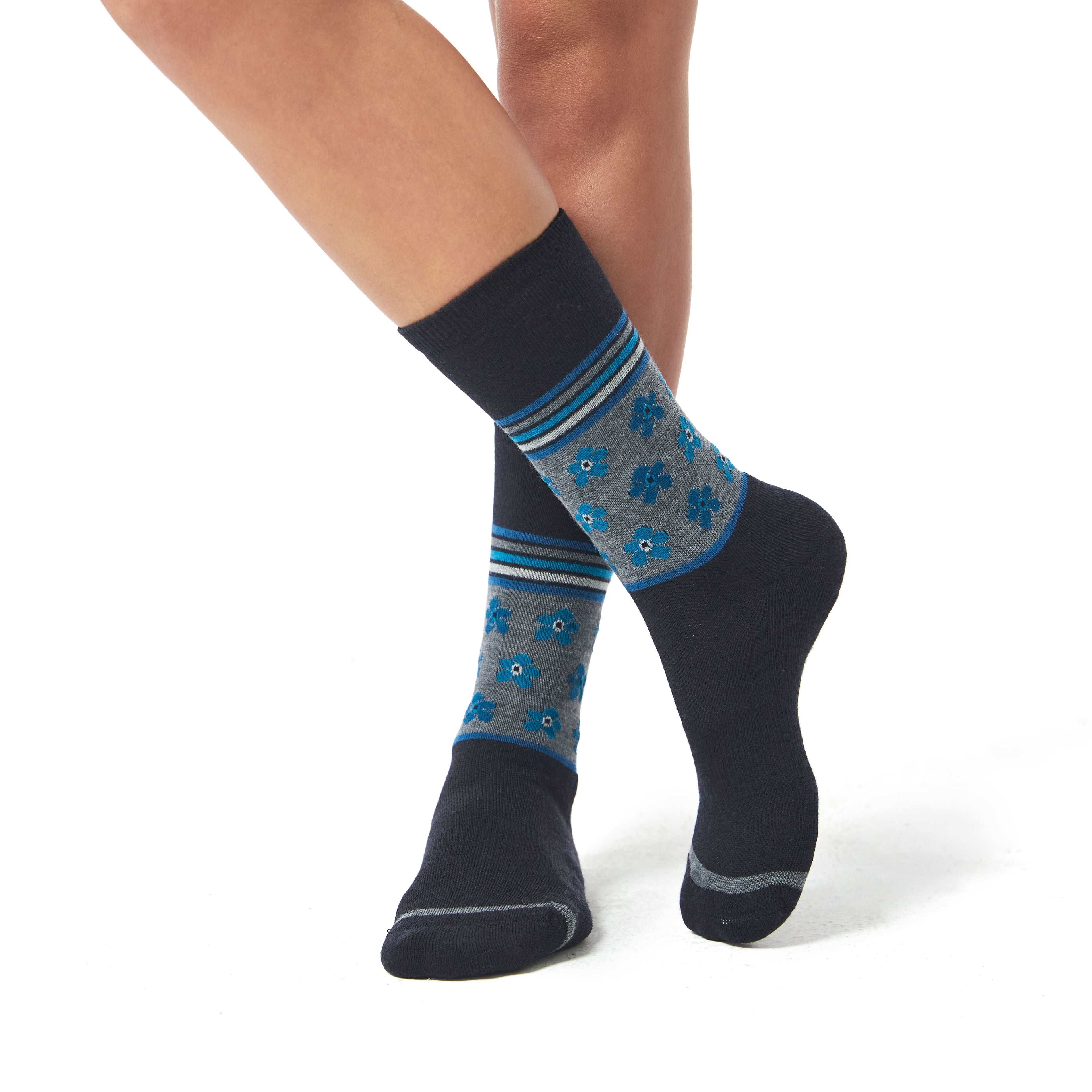 Designed for extreme weather and outdoor activities, our wool socks will keep your feet warm and comfortable in any condition.-4
