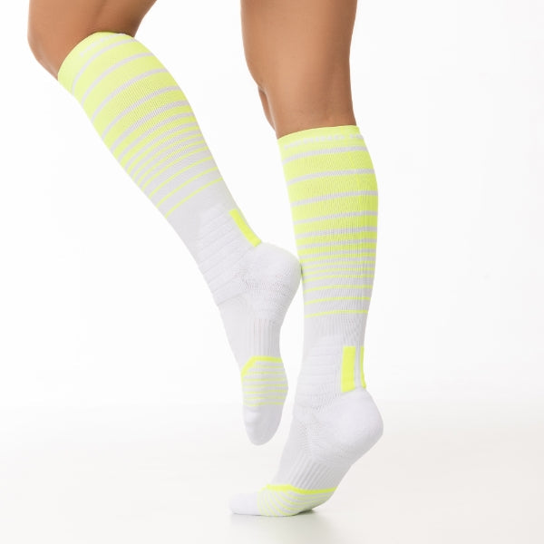 Paquetes de 2 calcetines hasta la rodilla de compresión para correr de alto rendimiento para mujer WY